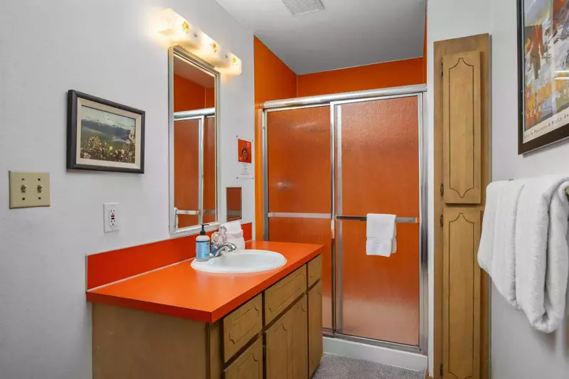 The shower is up to date and has excellent water pressure.