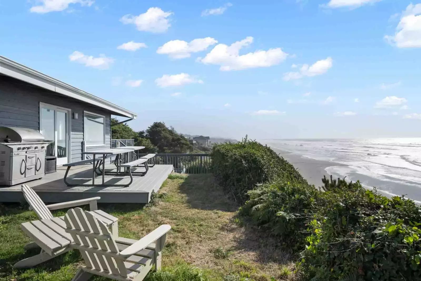 Lincoln City is a vibrant coastal town with ample shops, restaurants, bars, activities, hikes, and more!