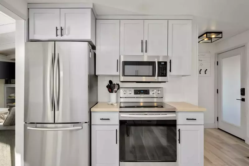 "The kitchen is great and so is the hot tub. A beautiful home. Nice and modern. We will go again sometime!" - Jeff