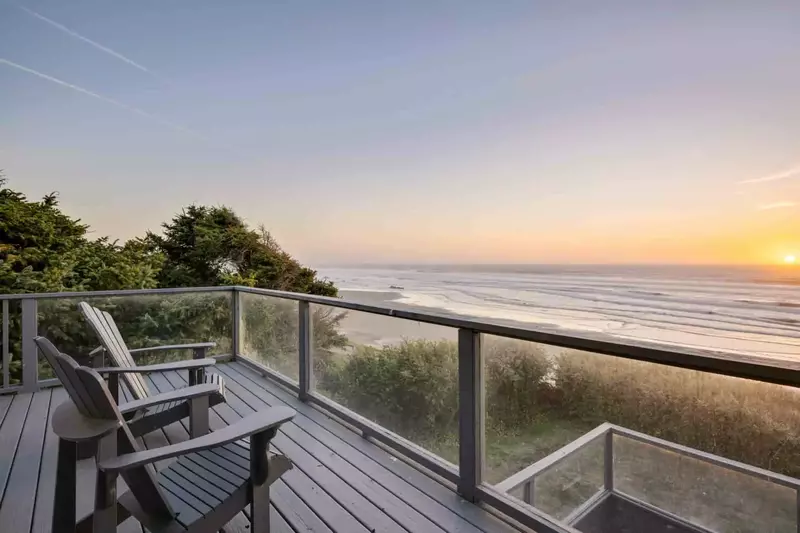 "Great location, easy access, to the beach and spectacular views of the ocean. Great living space. Very well set up and very clean." -Terry