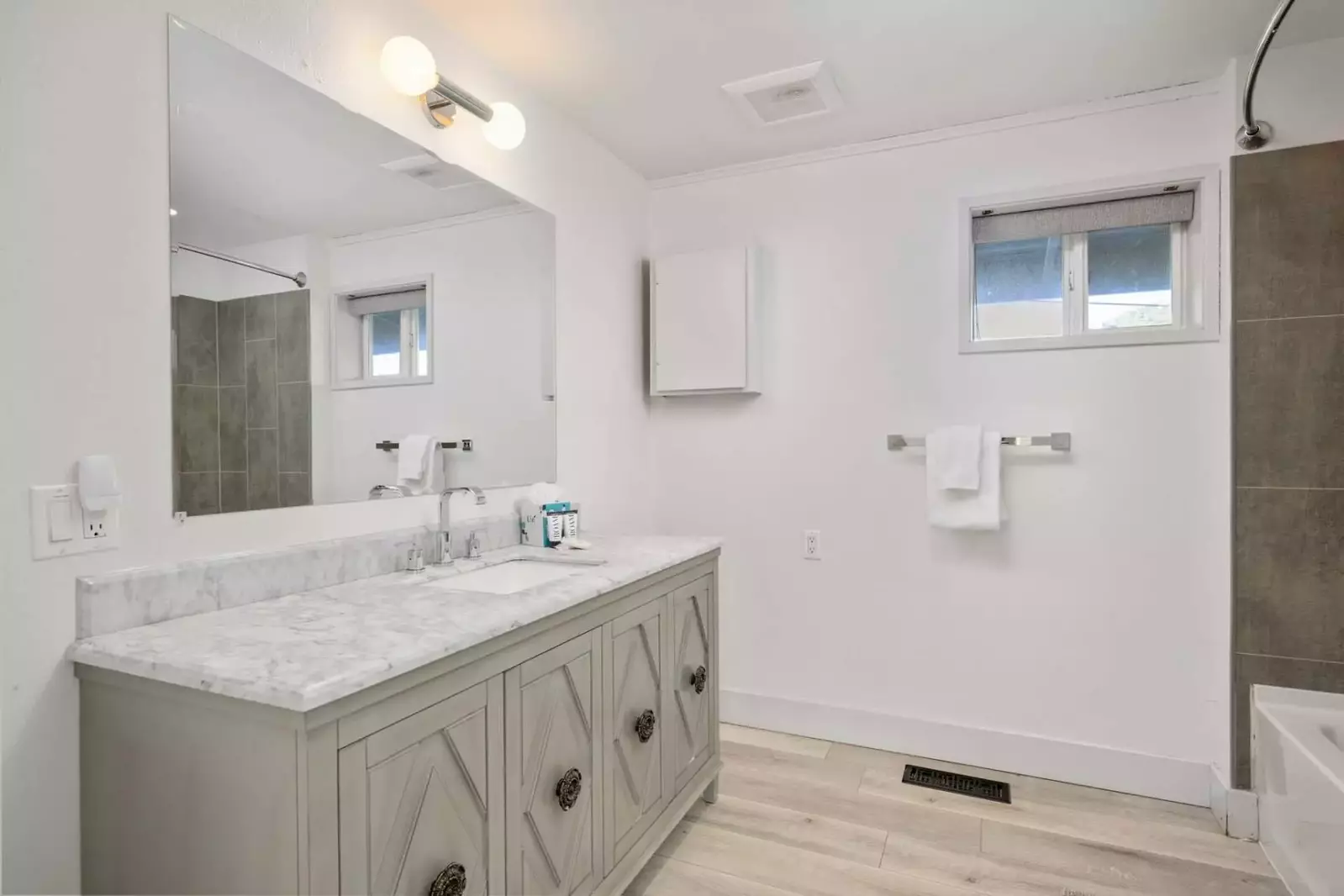 Lincoln City is known for its vast sandy beaches, kite flying, the Chinook Winds Casino, an outlet mall, seafood, and more!