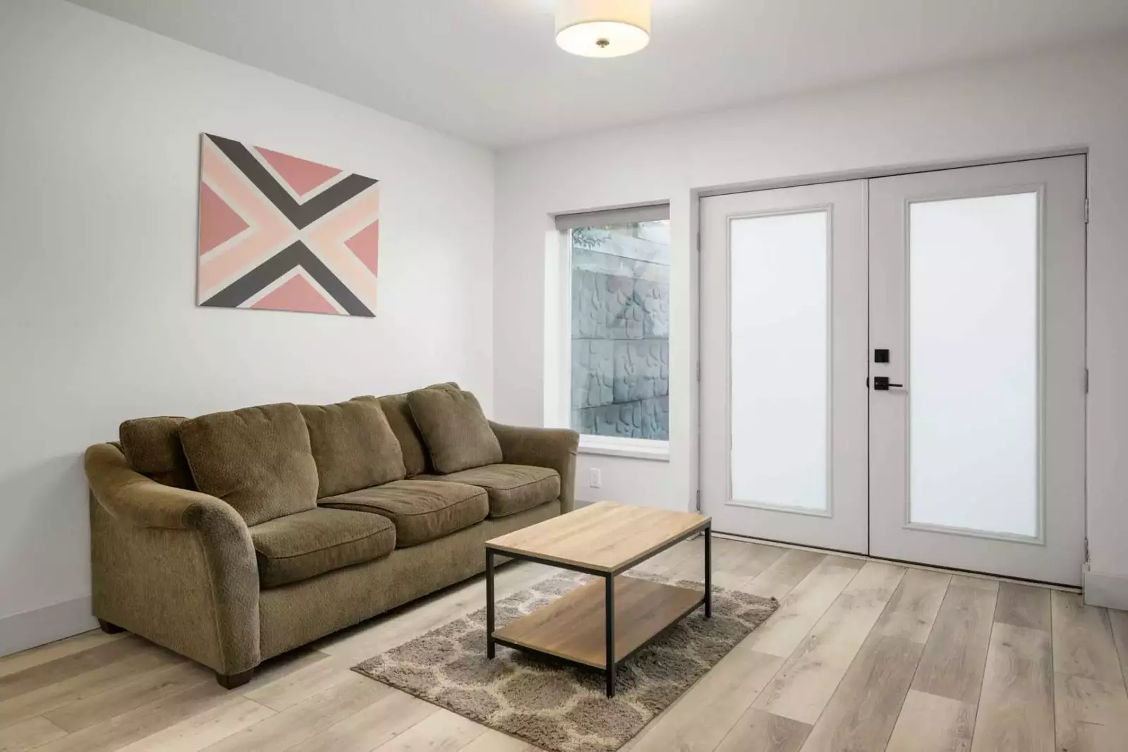 Lincoln City is south of Cannon Beach/Seaside and north of Newport. Use this rental as a base camp to explore the Oregon Coast.