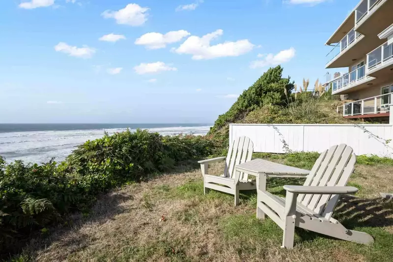 The Oregon Coast is gorgeous in every season. Remember to pack both sunblock and some warm clothing.