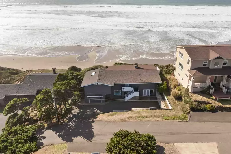 Book a stay at Moonstruck Beach House and make memories that will last a lifetime!