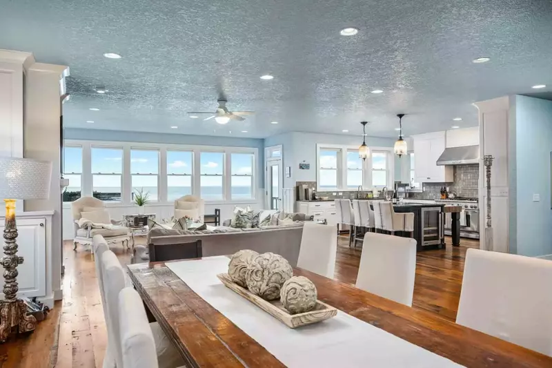 Welcome to Puffin Place! Please enjoy this one of a kind Oregon Coast paradise in Lincoln City.