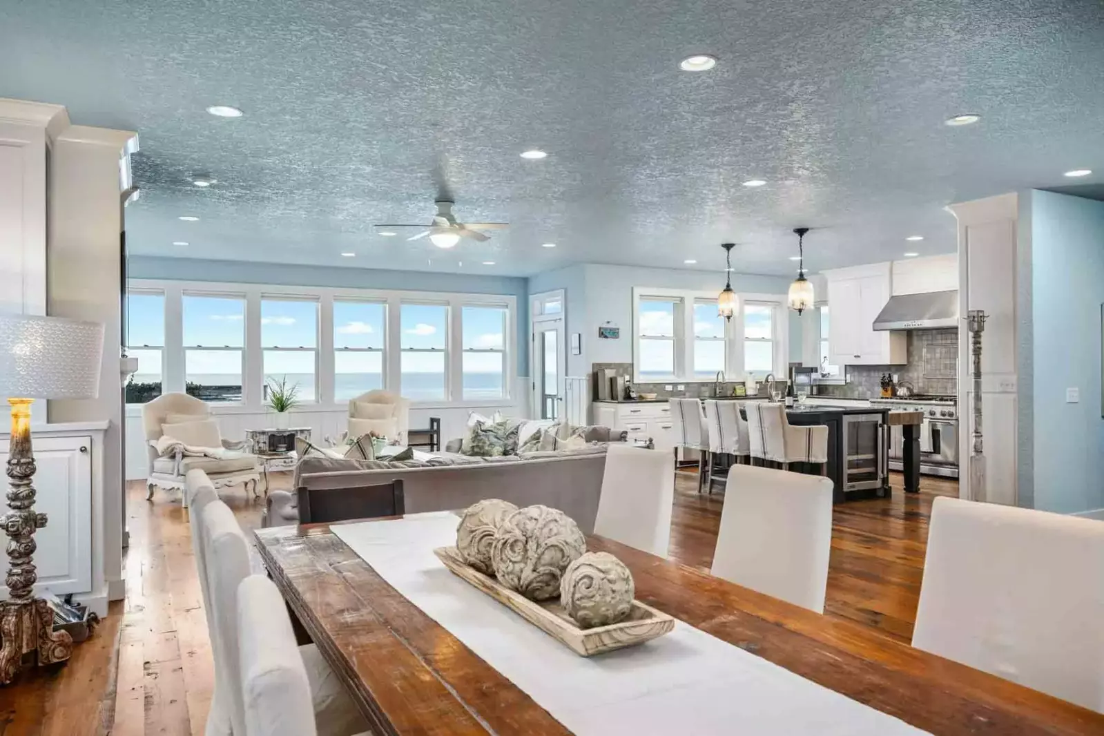 Welcome to Puffin Place! Please enjoy this one of a kind Oregon Coast paradise in Lincoln City.