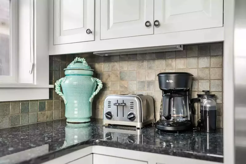 Coffee lovers are in luck as this rental provides coffee. There are also cute cafes a short drive away.