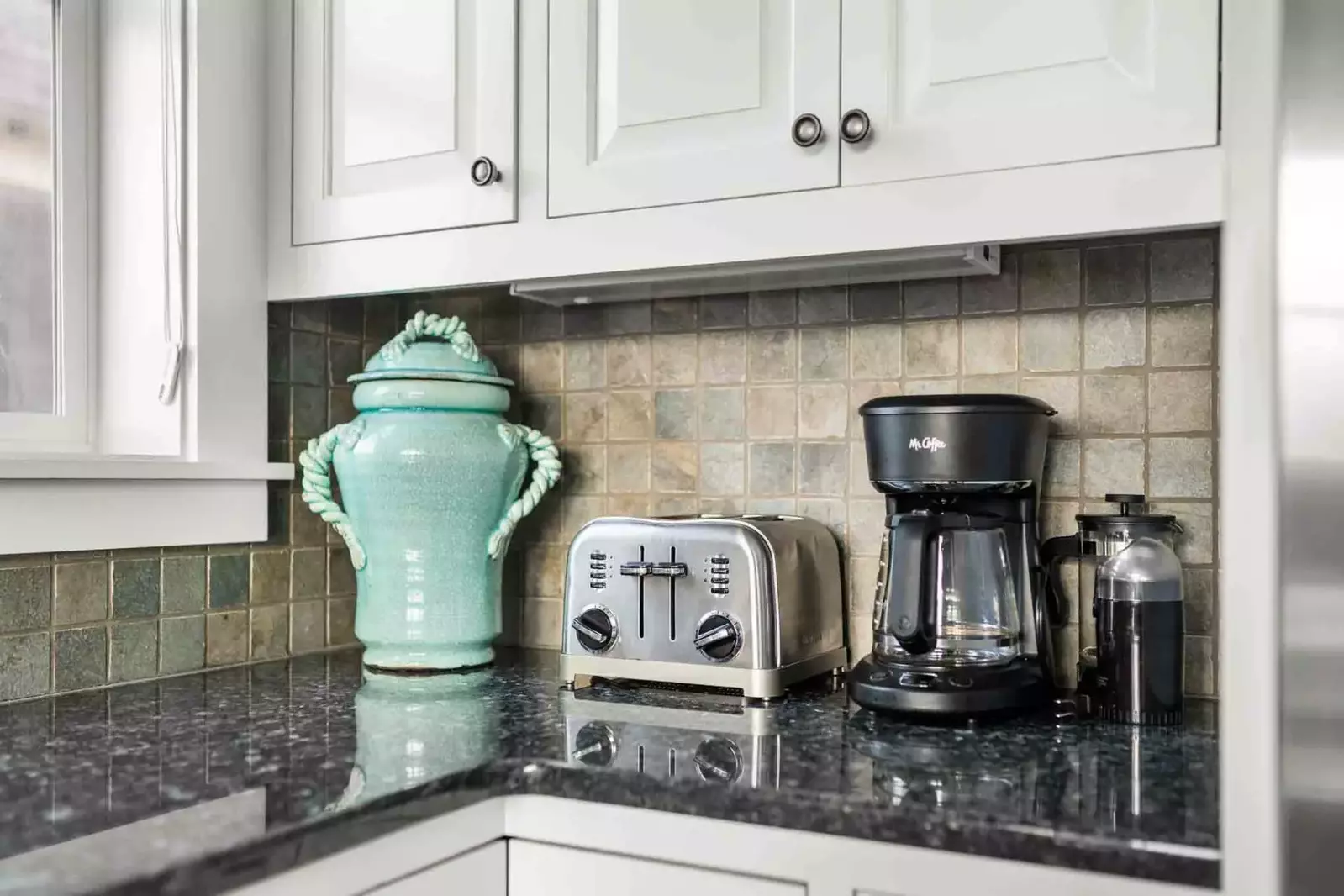 Coffee lovers are in luck as this rental provides coffee. There are also cute cafes a short drive away.