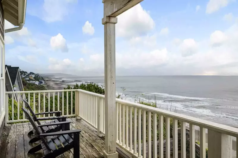 There are multiple outside areas where you can enjoy a majestic ocean view!