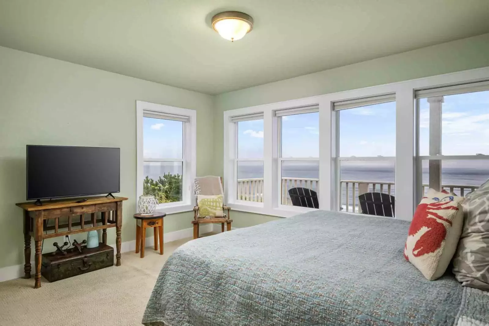Watch a movie in bed while enjoying breathtaking views of the Oregon Coast.