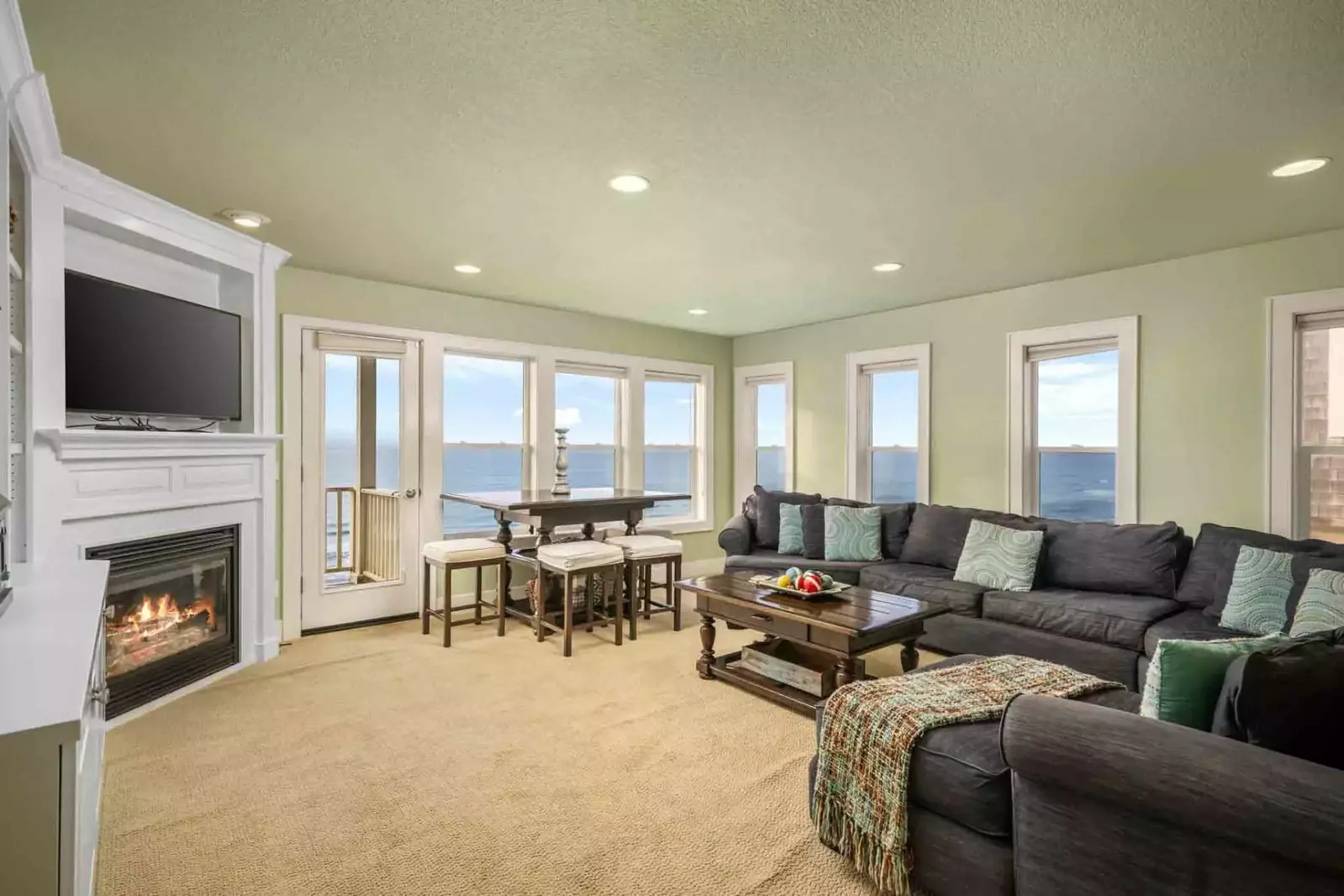 "The host was very responsive and helpful. The whole family wants to come back. Thank you!" - Erin