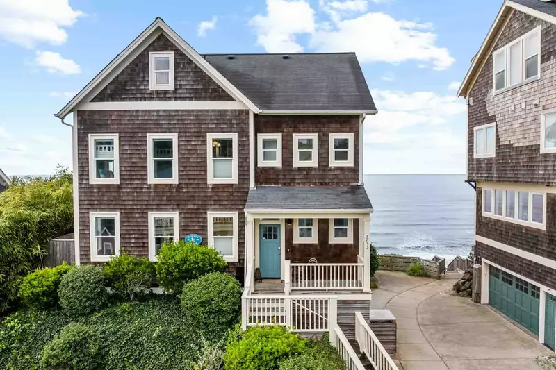 "Highly recommend this rental!  The views were breathtaking, the home was very cozy, great location, and clean." - Jaclyn