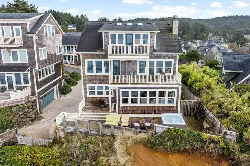 Lincoln City is known for its vast sandy beaches, kite flying, the Chinook Winds Casino, an outlet mall, seafood, and more!