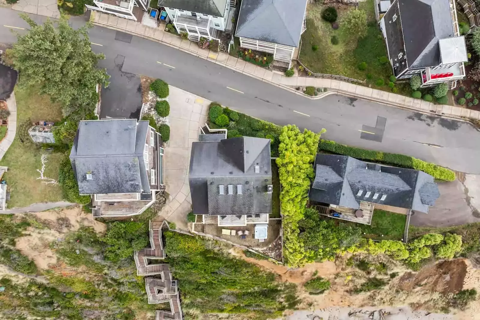 Lincoln City is south of Cannon Beach & Seaside and north of Newport. Use this rental as a base camp to explore the Oregon Coast.