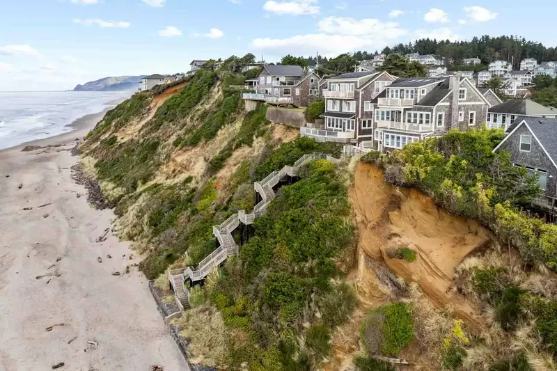 The Oregon Coast is full of natural wonders. We are happy to recommend our favorite hikes, parks, tidepools, and more.