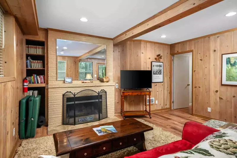 So many cozy rooms where you can unwind!