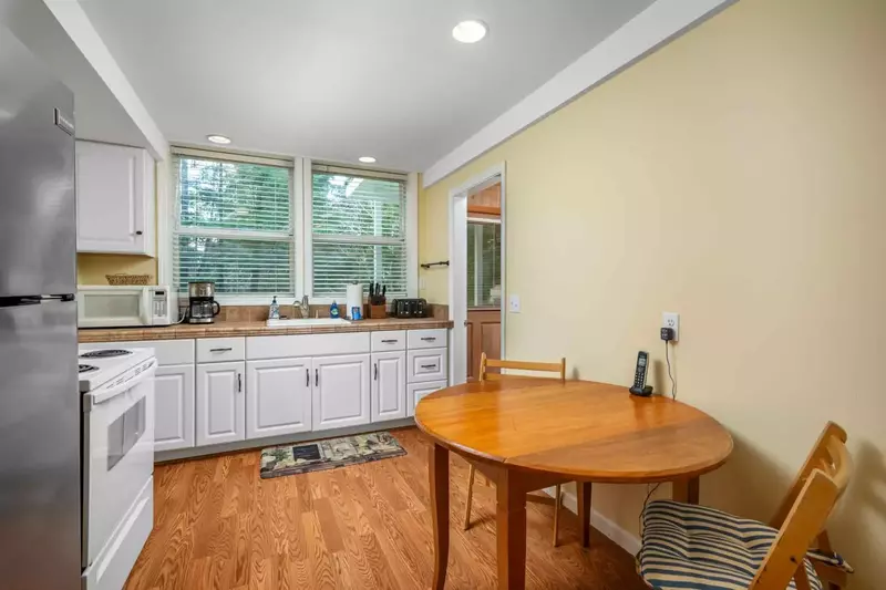 Coffee lovers are in luck as this rental provides coffee. There are also cute cafes a short walk away in downtown.