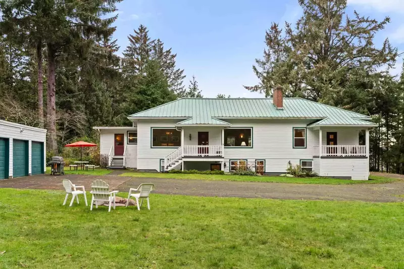 The spacious yard is a great place for sunbathing, games, and picnics.