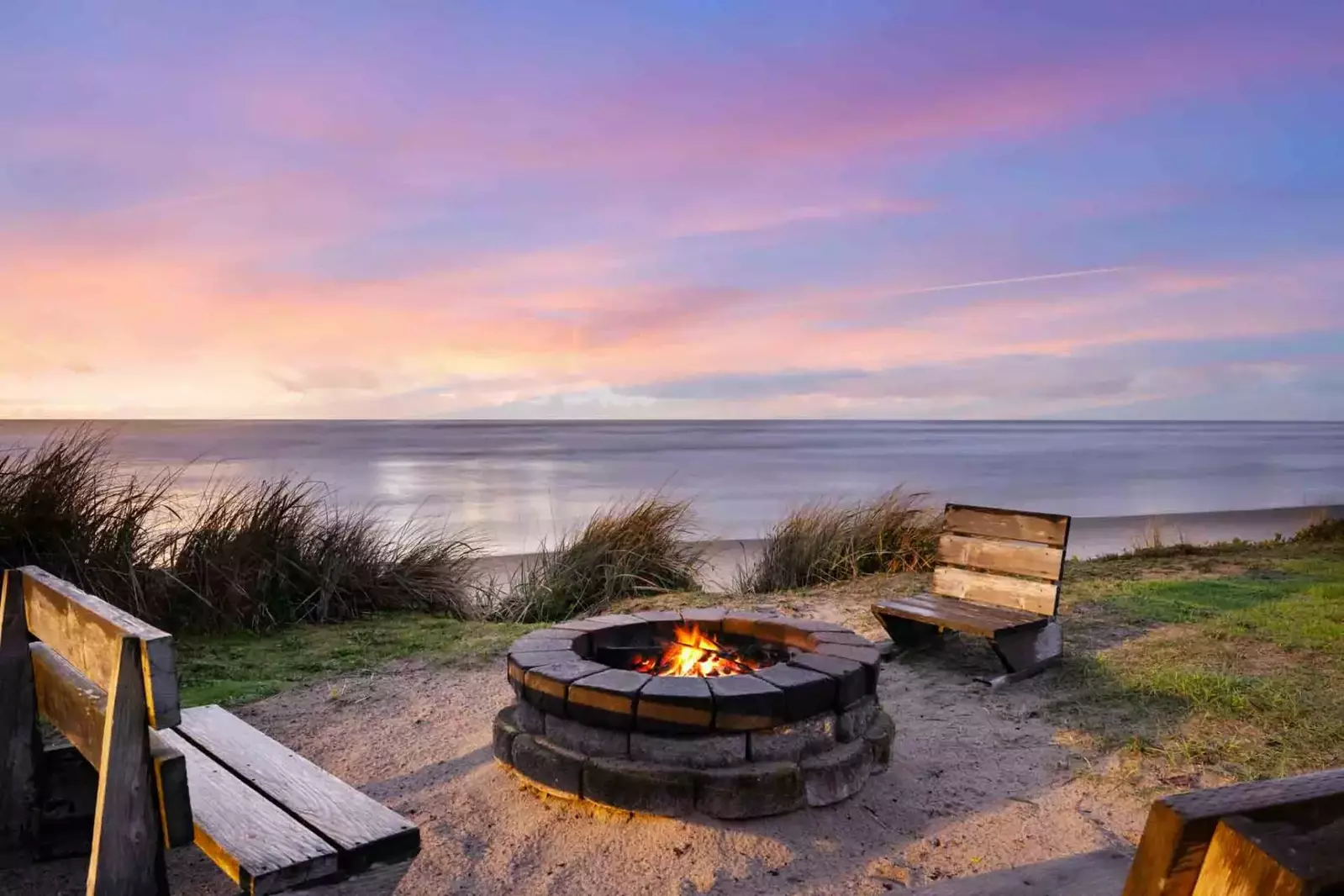 The outdoor firepit takes you even closer to the surf, allowing for memorable nights of s’mores under a starlit sky.