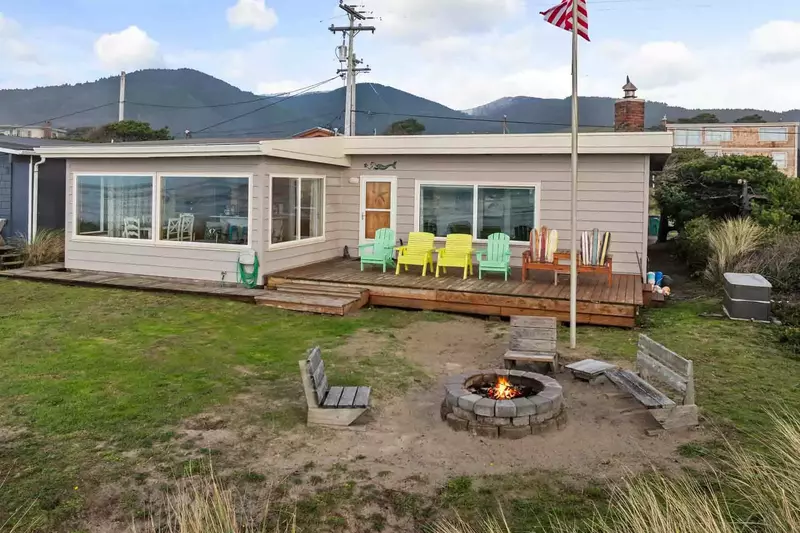 The firepit is an excellent place to relax after a day of exploring the Oregon Coast!
