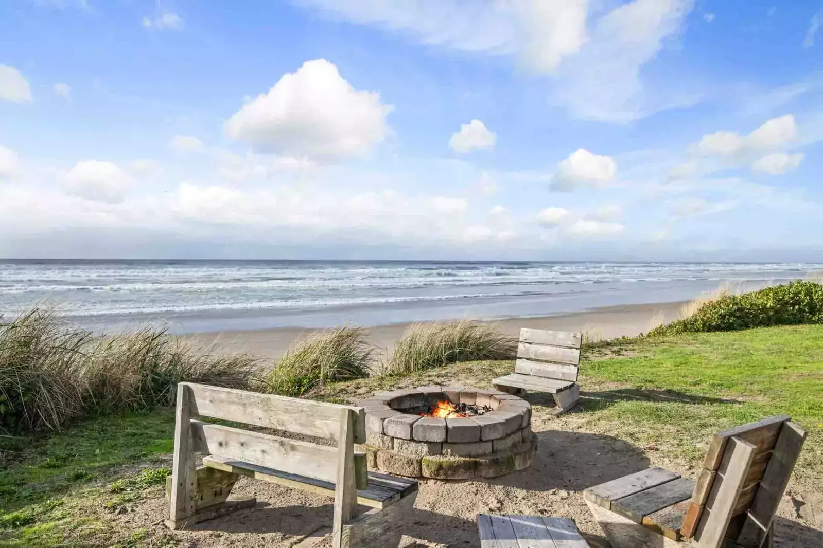 "Lovely clean house right on the beach. Great spot for walking on the beach and watching the waves." - Astrid