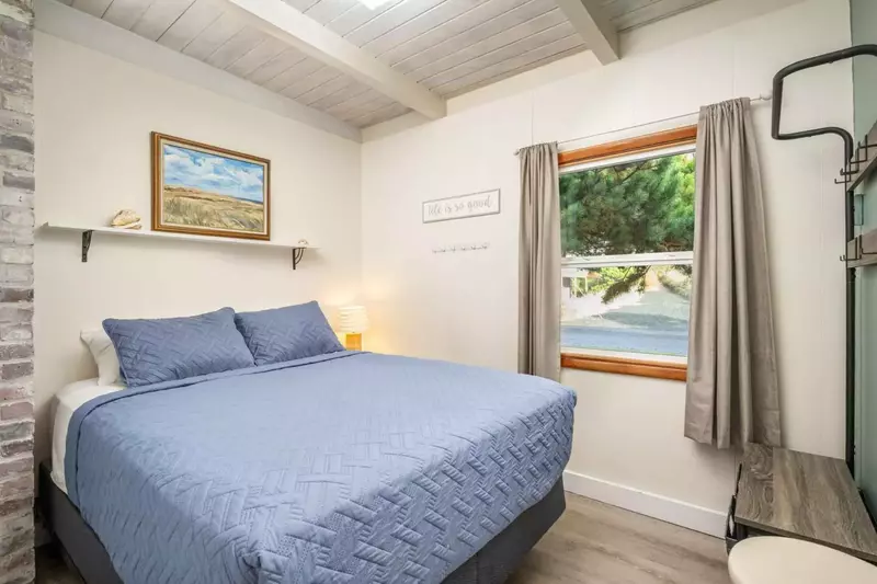 "Our family of five adults and one child was very comfortable.  We will definitely save this location for a future trip to the beach!" - Tryleen