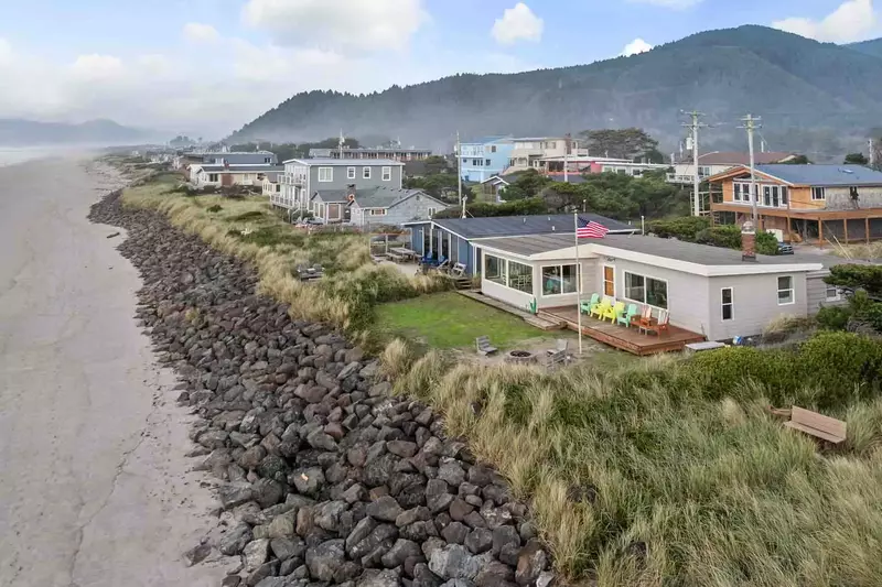 Rockaway Beach is south of Cannon Beach and north of Tillamook. Use this rental as a base camp to explore the Oregon Coast.