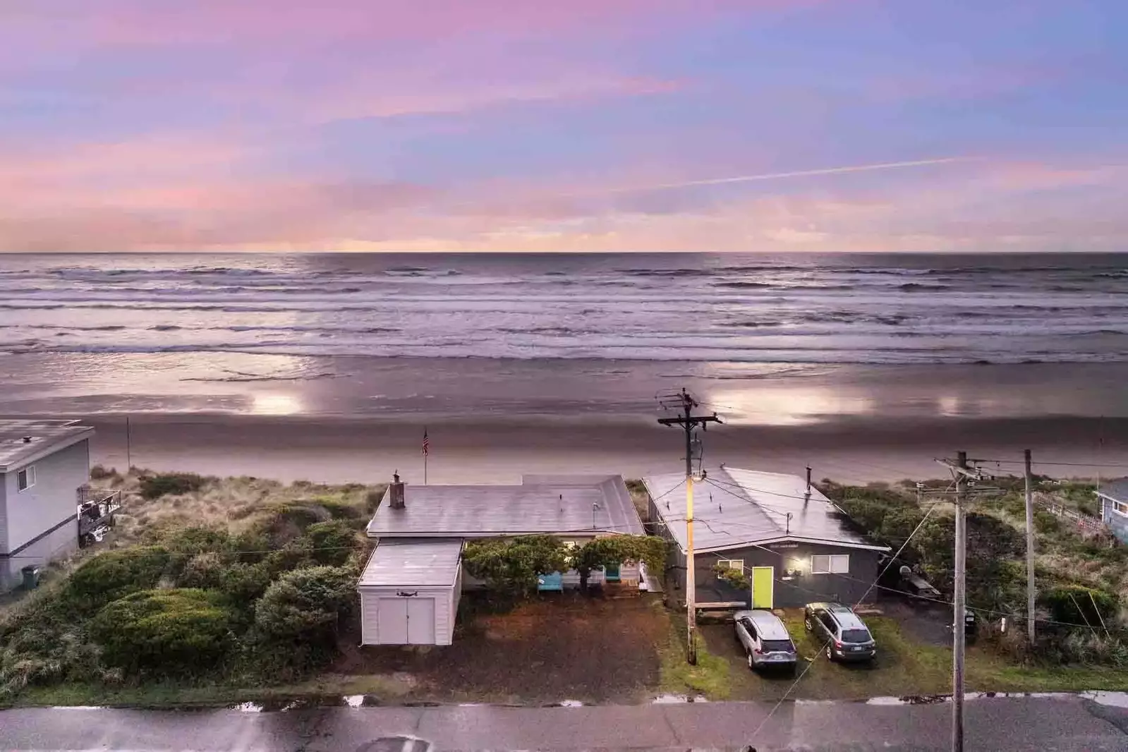 The Oregon Coast is full of natural wonders. We are happy to recommend our favorite hikes, parks, tidepools, and more.