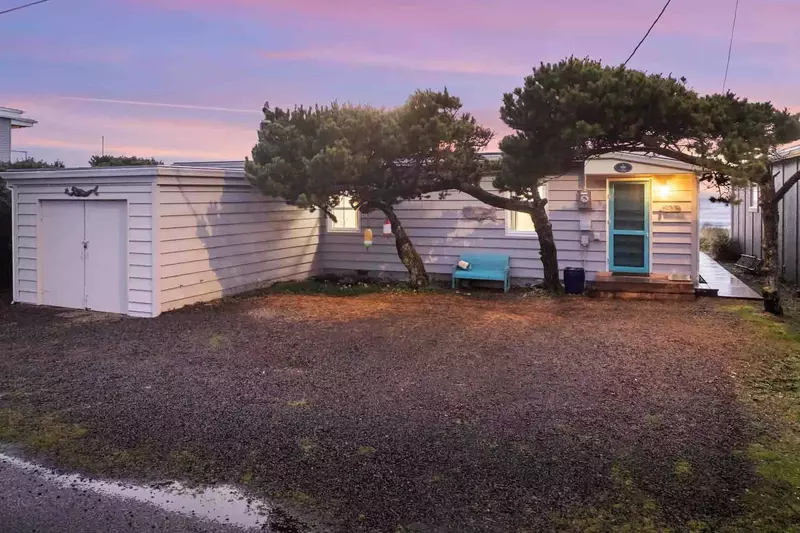 "Great place to stay with an amazing view. Plenty of windows to enjoy the coast even when it is raining. Will stay again." - Ryan