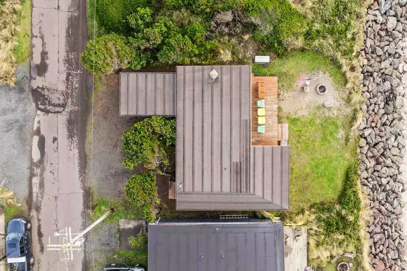 This rental is close to Highway 101, which goes straight down the Oregon Coast and is one of the most beautiful stretches of road in America.