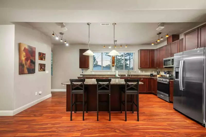 With a spacious, up to date, and fully equipped kitchen guests can cook incredible feasts.