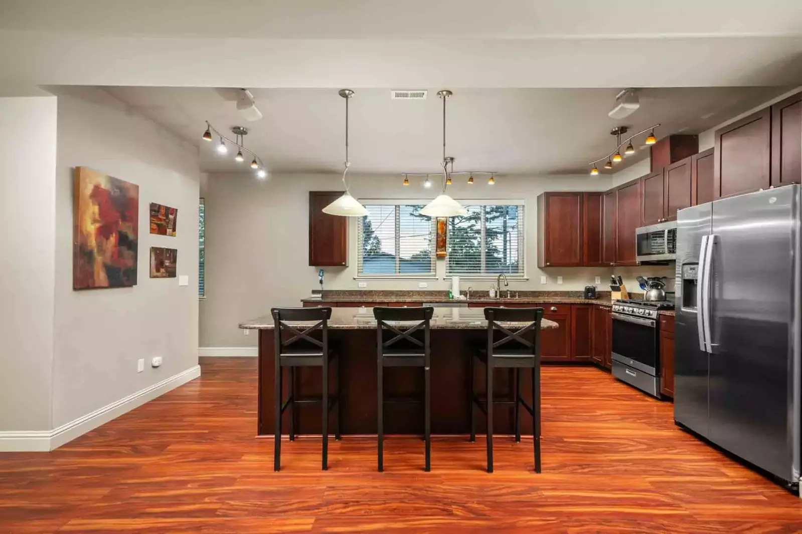 With a spacious, up to date, and fully equipped kitchen guests can cook incredible feasts.