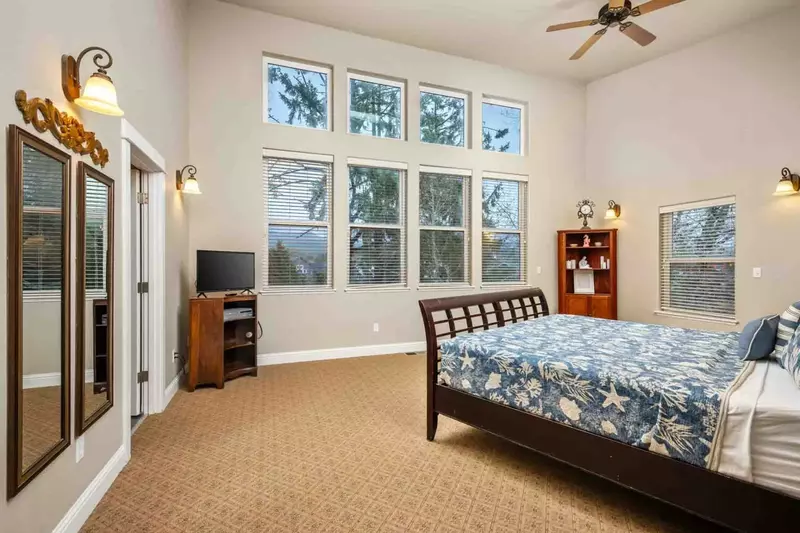 This rental also has vcr/dvd players, with dvds and vhs as well.