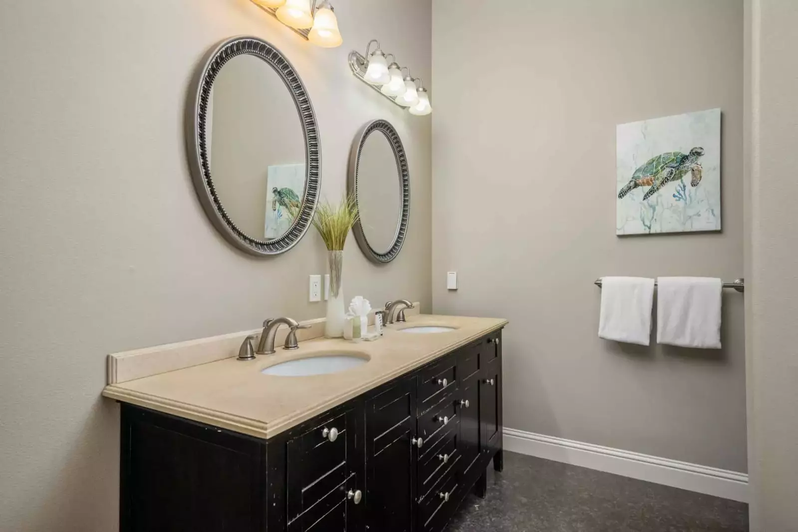 This rental is 1 block away from Seaside's iconic golf course.