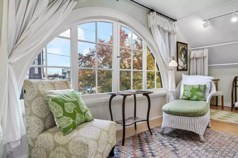 An amazing location just steps from Third Street, this home offers a truly luxurious wine country getaway.