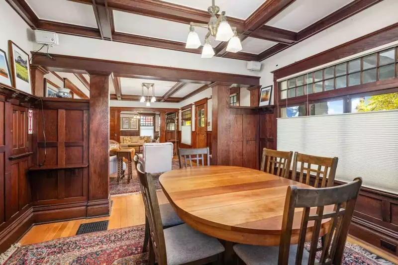 This luxurious retreat is one block from downtown McMinnville. Enjoy the fantastic food, wine, beer, coffee, and activities in town.