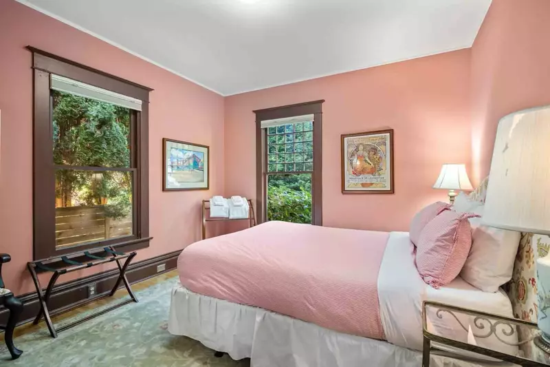 This rental features 1 king bed, 2 queen beds, and 1 full bed.