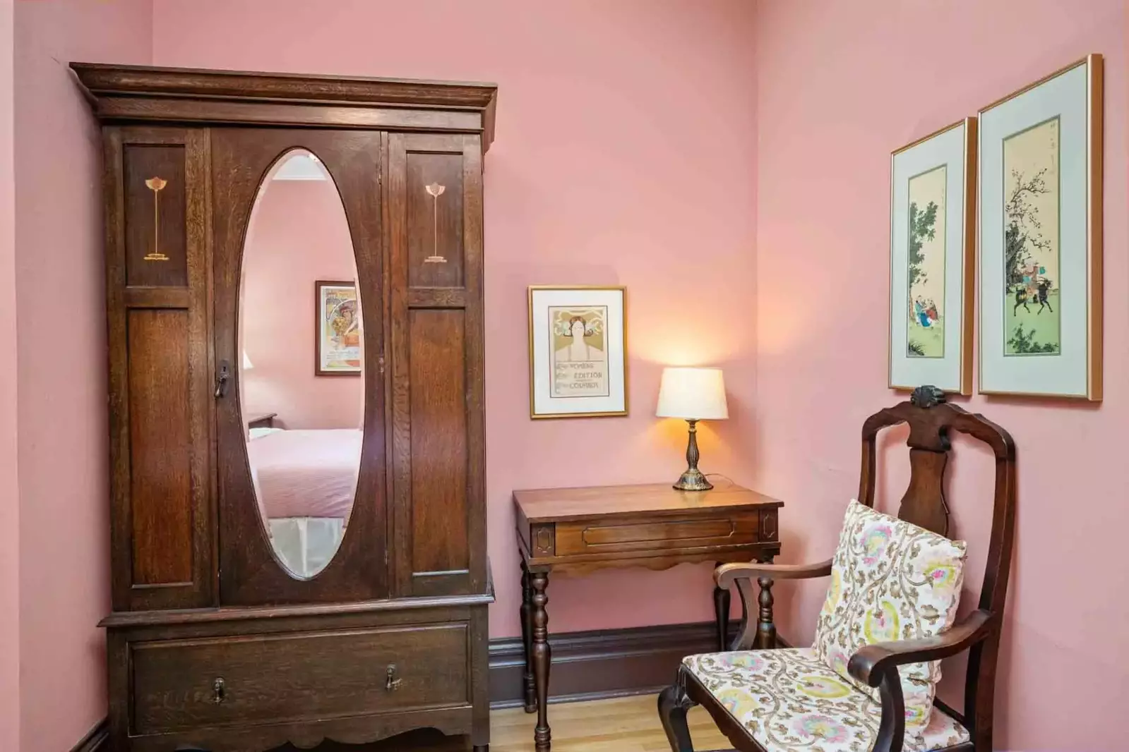 Wine country is an excellent place to visit in all seasons. In the fall guests can enjoy changing leaves.