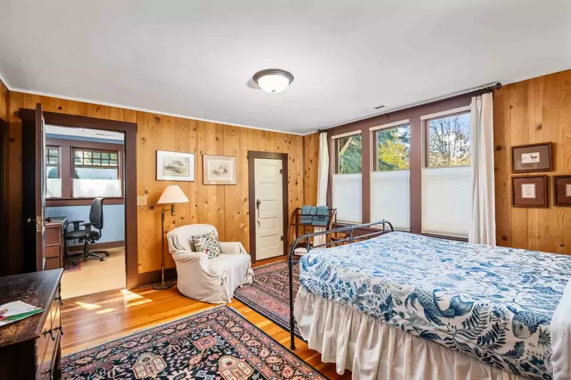 If you work from home and don't want to leave you can extend your stay and work from the office room.