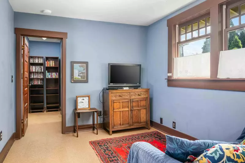 Feel free to reach out to our team for advice on local experiences. We are happy to recommend wine, food, hikes, art, landmarks, hidden gems, & more!