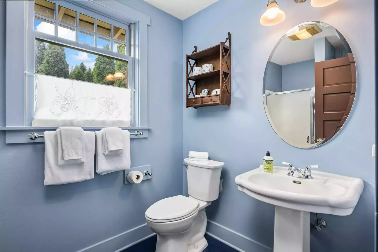 Ask iTrip Northwest about help arranging wine tastings at the best local wineries.