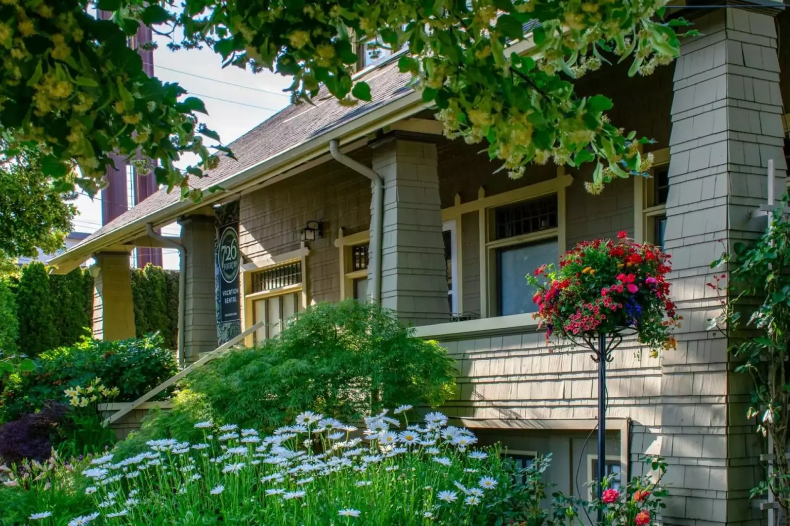 This property is a perfect spot for history buffs, nature lovers, foodies, and anyone looking to enjoy Oregon!