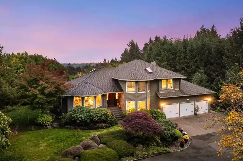 Beaverton is in between The Coast, The Gorge, The Willamette Valley, and Mount Hood. Use Cooper Haven as a base camp for an Oregon adventure!