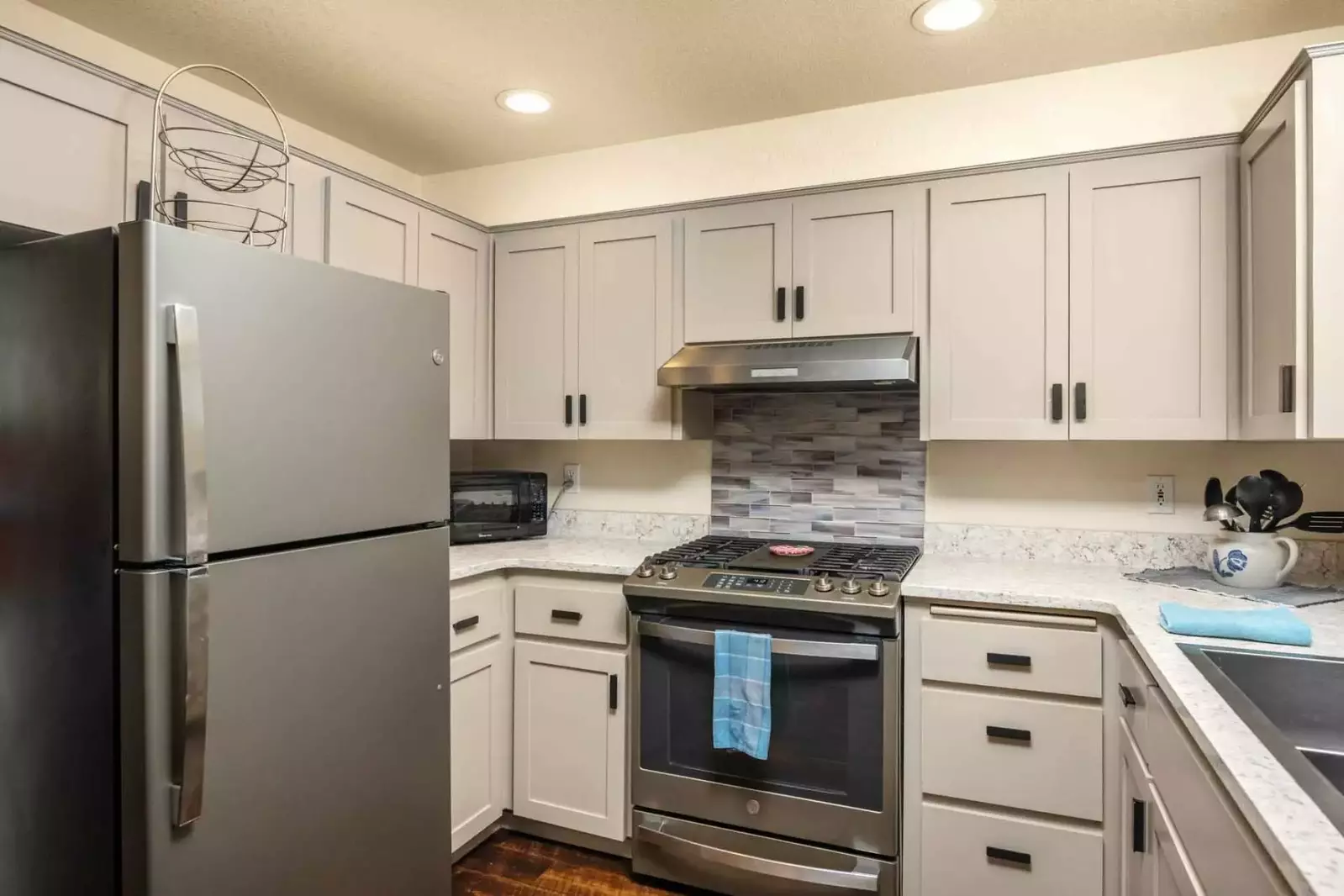 The kitchen is up to date and efficient. Perfect place to prepare a family meal of local seafood!