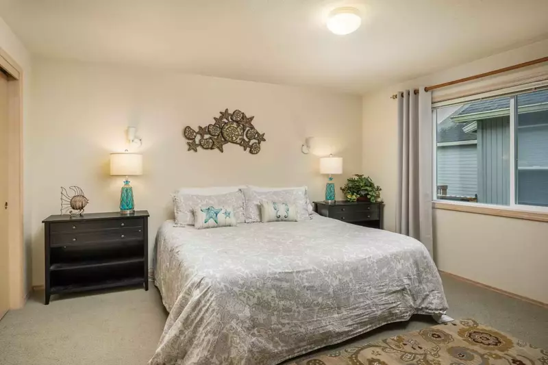 With 5 bedrooms this rental has ample and comfortable sleeping options.