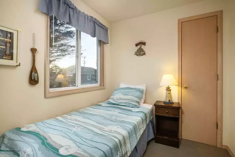 One of our favorite Seaside activities is the aquarium. Go there to see lots of fascinating animals.