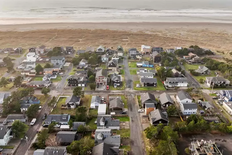 The Oregon Coast is gorgeous in every season. Remember to pack both sunblock and some warm clothing.