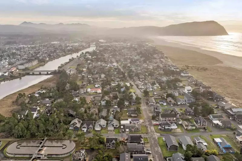 Oregon has over 250 state parks. With it's powerful peninsula, Ecola State Park is one of the best. You can spend days exploring it's lovely features.