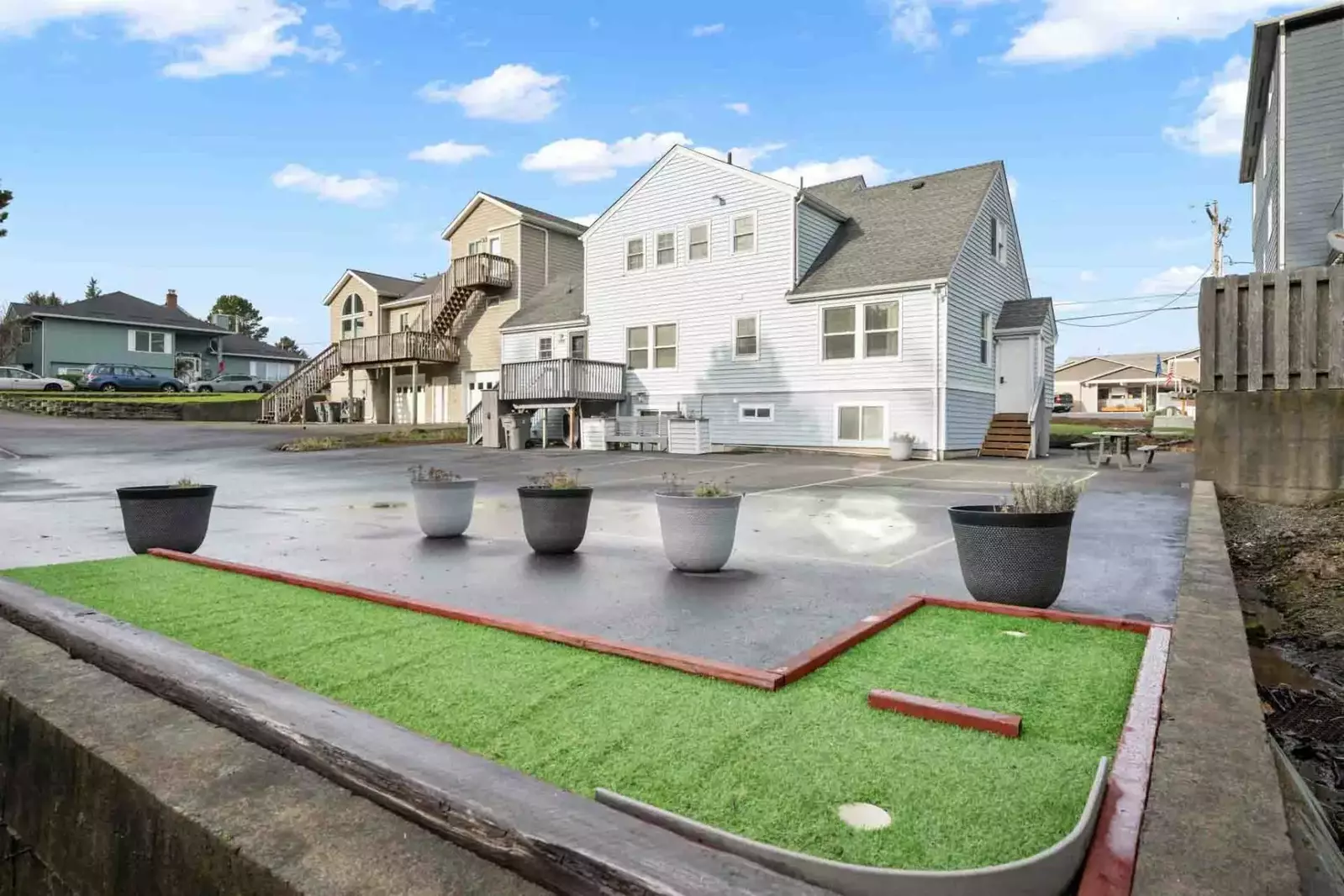 Surf and Sand Dollars is located in the south end of Seaside right near the beach and hiking on Tillamook Head.