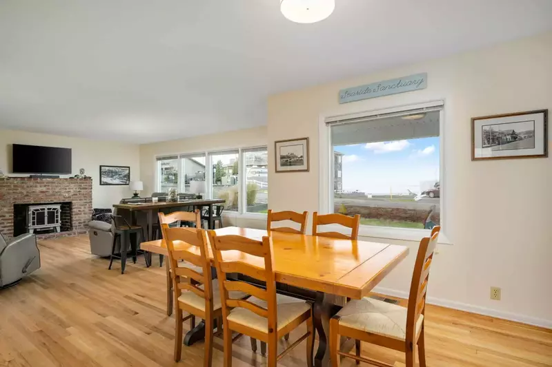 "We had a wonderful stay. This home was very cozy, with lots of room to spread out." - Wendy